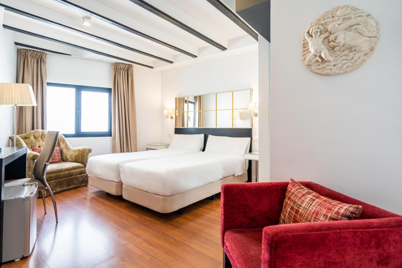Twin Room,1556219278:JPEG
