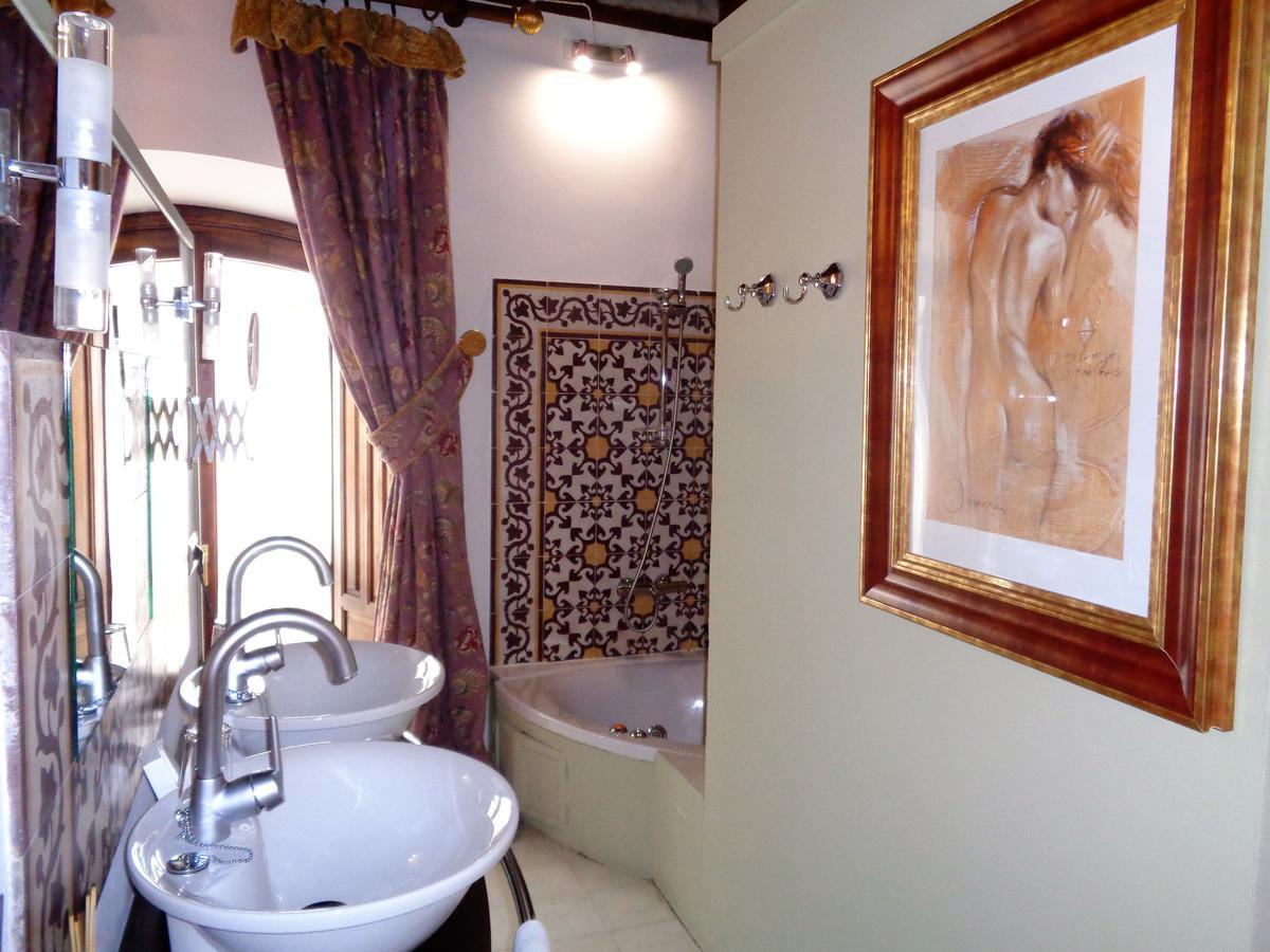 Deluxe Double or Twin Room,661378215:JPEG